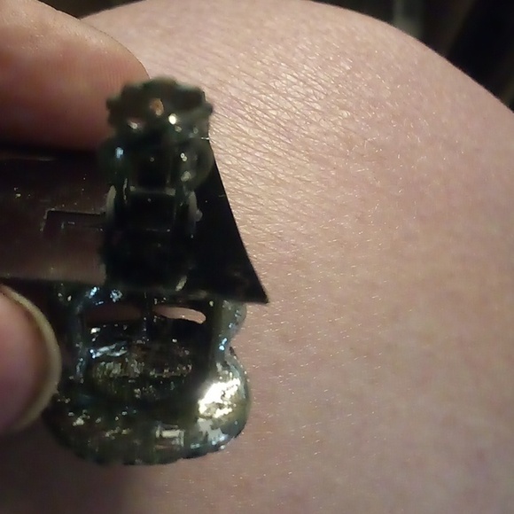 ❤️ Silver & Black Look Costume Clip Earrings - Picture 4 of 4